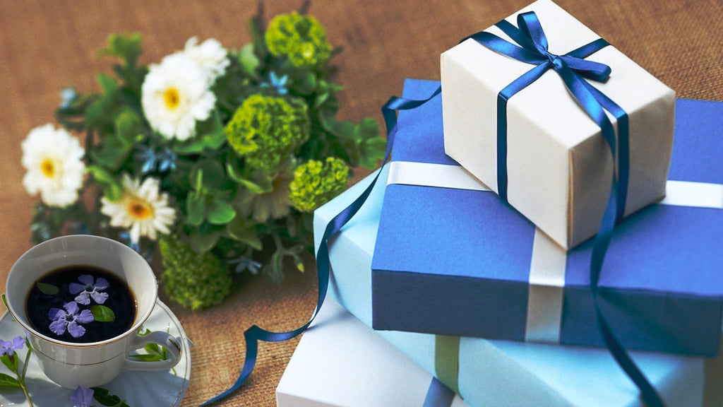 Holiday Tea Gifts to surprise your loved ones